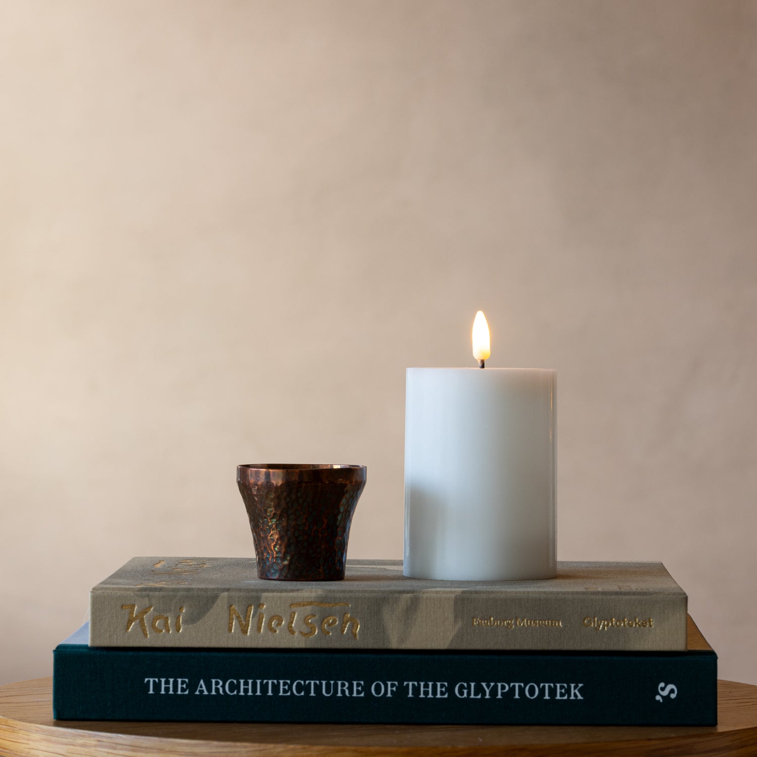 Siip Candle ＆ holder by ＂Cuz I＂ Nordic Style C Shaped Concrete Candle Holder- IVORY - | Pop