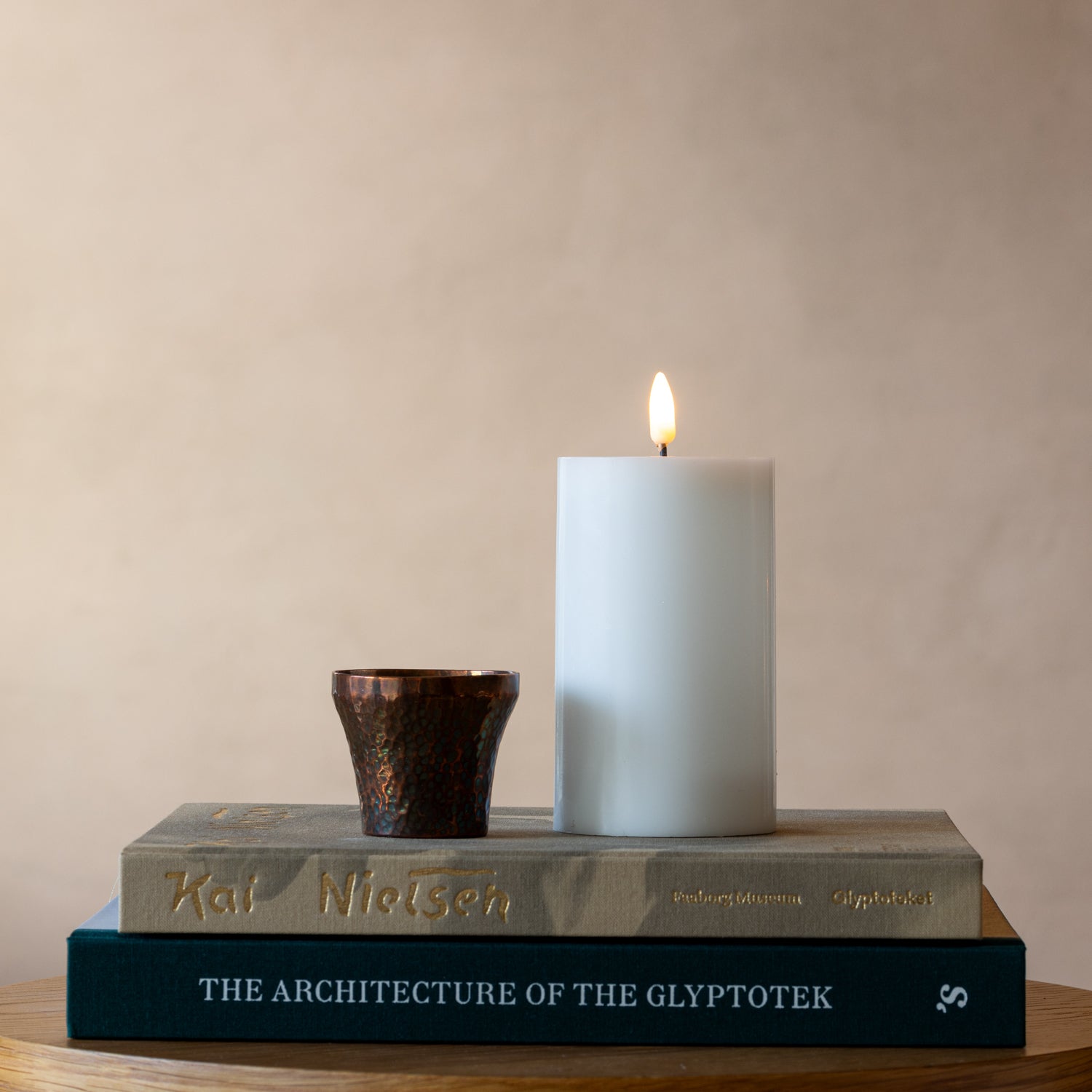 Sia LED pillar candle rechargeable. Ø 7.5 X 12.5 cm – LED