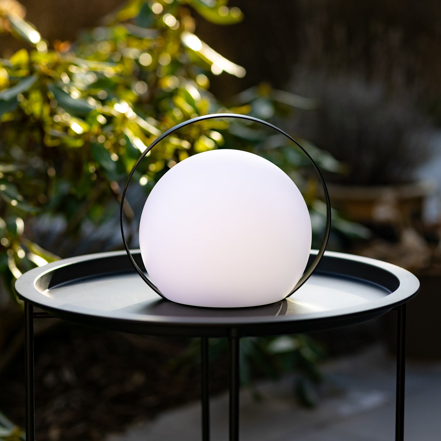 Asta LED ball with metal Ø 20 cm – LED-nordic.com